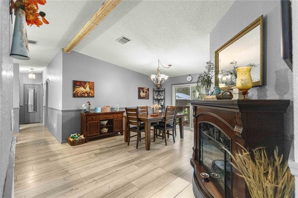 En Venta: $409,900 (4 camas, 2 baños, 1836 Pies cuadrados)