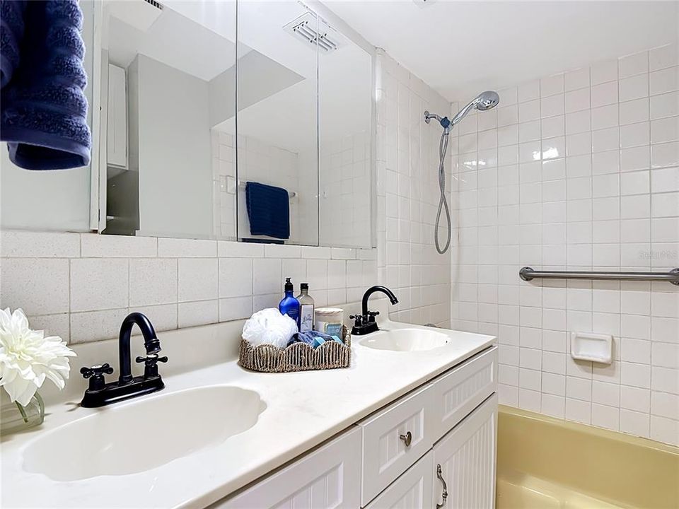 For Sale: $330,000 (3 beds, 2 baths, 1350 Square Feet)