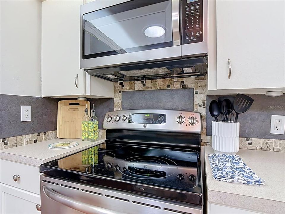 For Sale: $330,000 (3 beds, 2 baths, 1350 Square Feet)