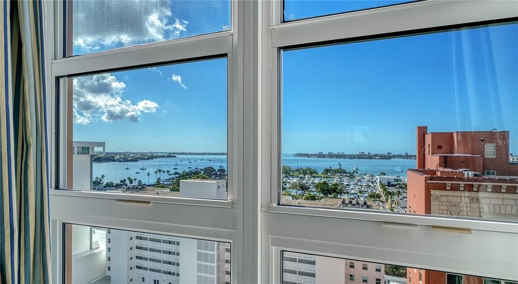 For Sale: $1,075,000 (2 beds, 2 baths, 1336 Square Feet)