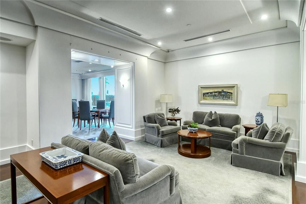 For Sale: $1,075,000 (2 beds, 2 baths, 1336 Square Feet)