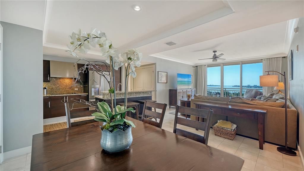 For Sale: $1,075,000 (2 beds, 2 baths, 1336 Square Feet)