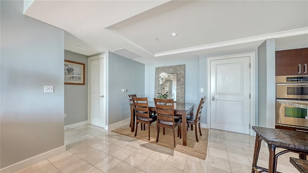 For Sale: $1,075,000 (2 beds, 2 baths, 1336 Square Feet)