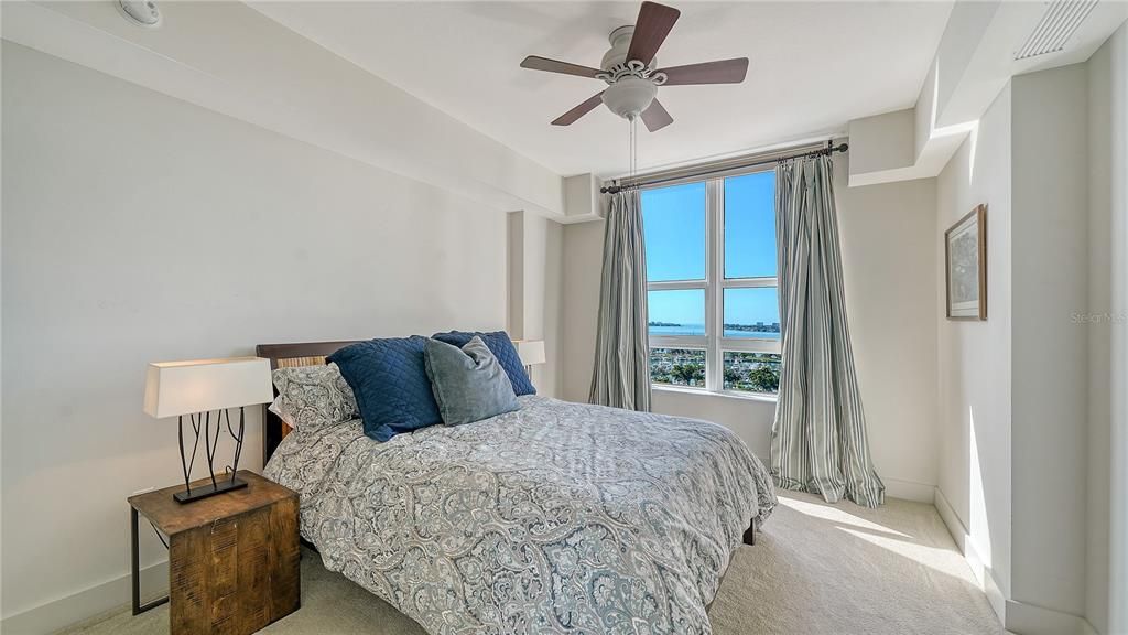 For Sale: $1,075,000 (2 beds, 2 baths, 1336 Square Feet)