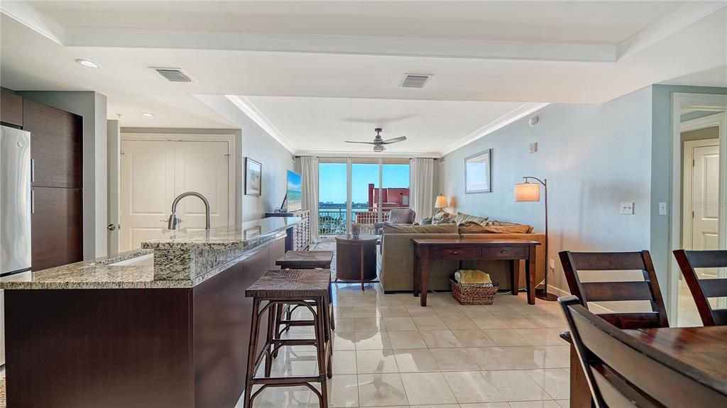 For Sale: $1,075,000 (2 beds, 2 baths, 1336 Square Feet)
