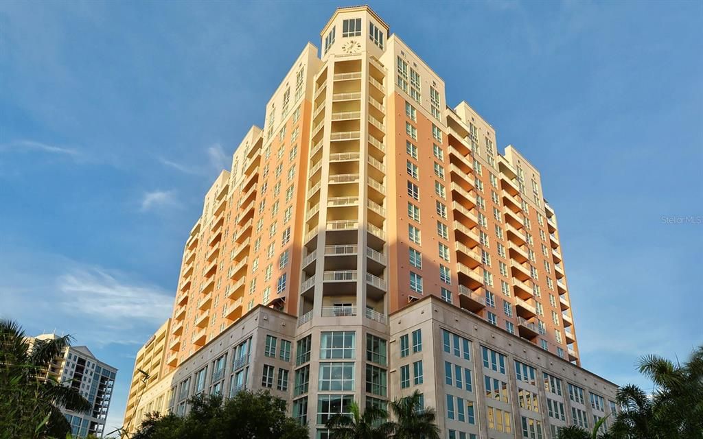 For Sale: $1,075,000 (2 beds, 2 baths, 1336 Square Feet)
