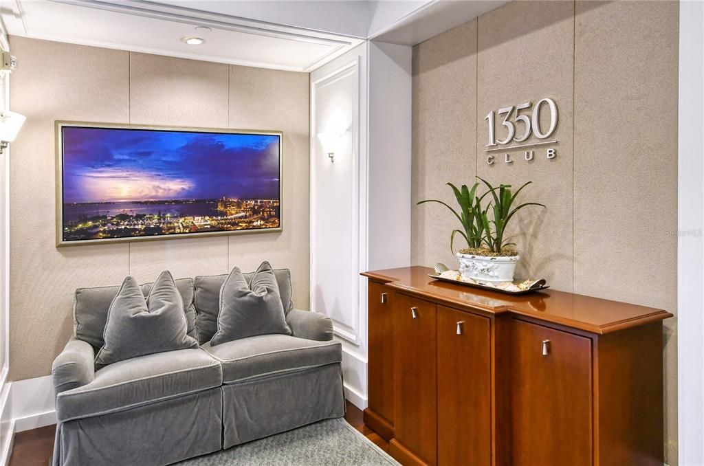 For Sale: $1,075,000 (2 beds, 2 baths, 1336 Square Feet)
