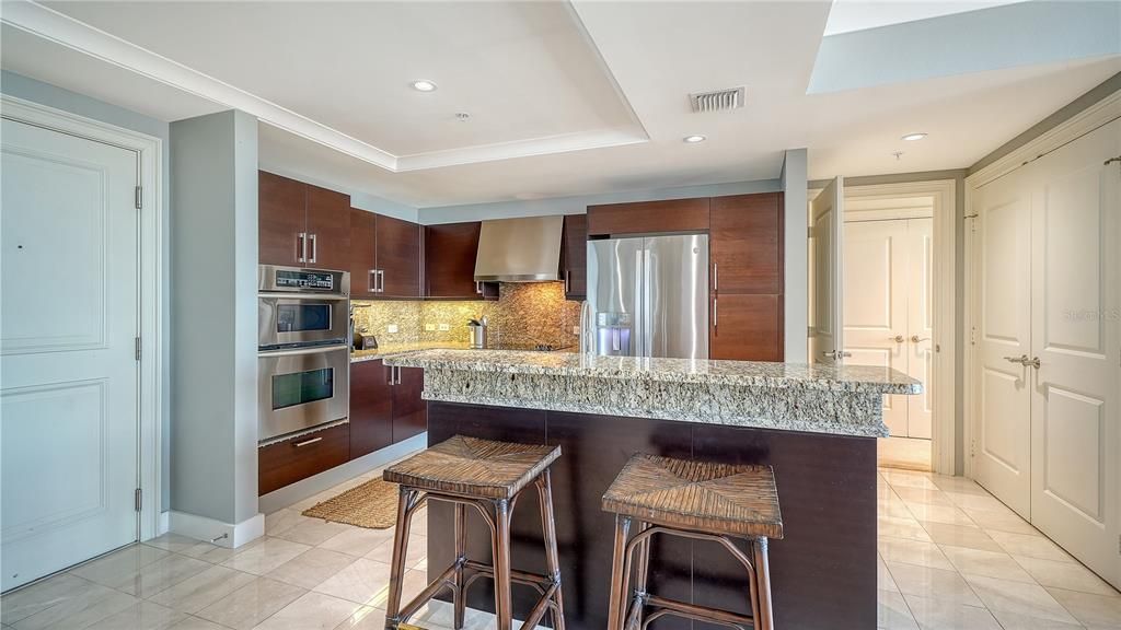 For Sale: $1,075,000 (2 beds, 2 baths, 1336 Square Feet)