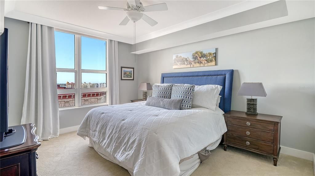 For Sale: $1,075,000 (2 beds, 2 baths, 1336 Square Feet)