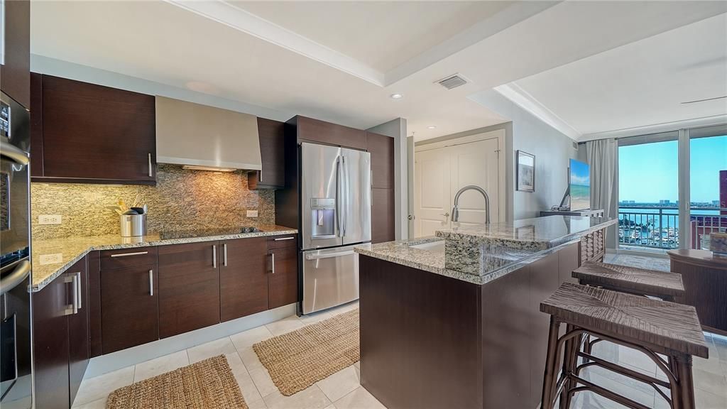 For Sale: $1,075,000 (2 beds, 2 baths, 1336 Square Feet)