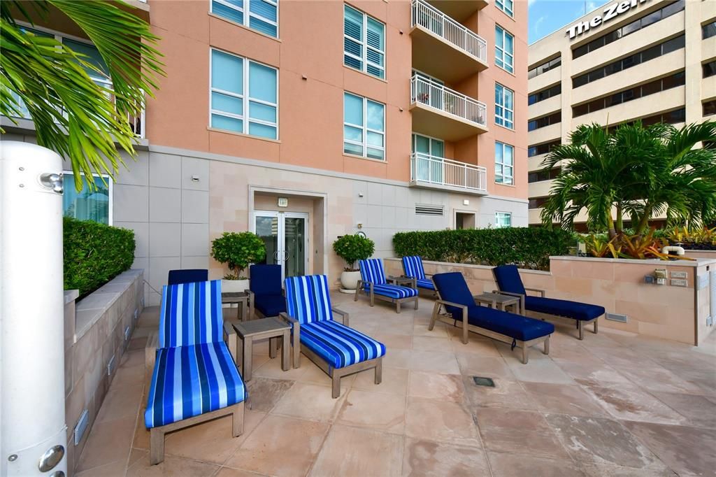 For Sale: $1,075,000 (2 beds, 2 baths, 1336 Square Feet)
