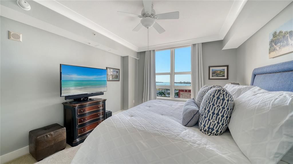 For Sale: $1,075,000 (2 beds, 2 baths, 1336 Square Feet)