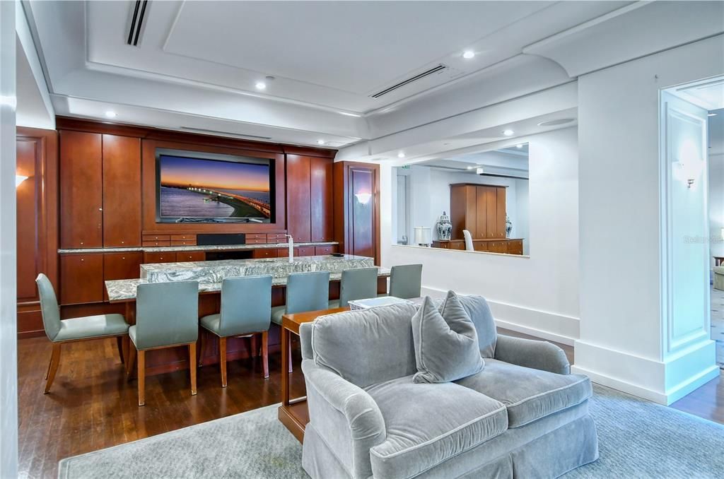 For Sale: $1,075,000 (2 beds, 2 baths, 1336 Square Feet)