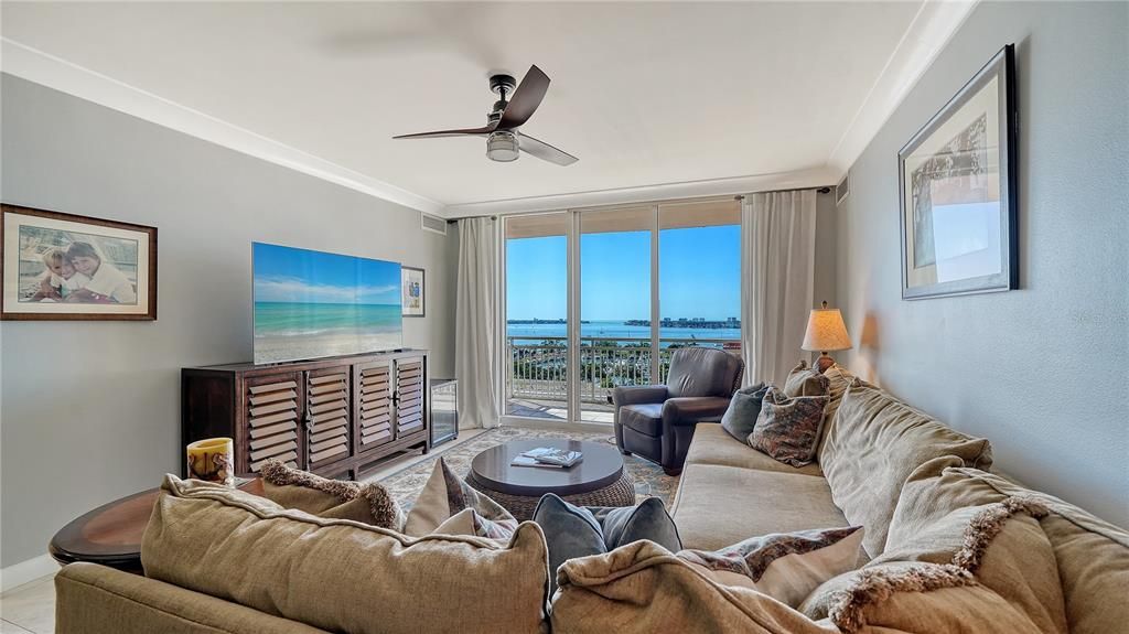 For Sale: $1,075,000 (2 beds, 2 baths, 1336 Square Feet)