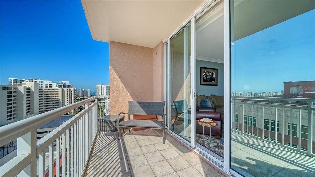 For Sale: $1,075,000 (2 beds, 2 baths, 1336 Square Feet)