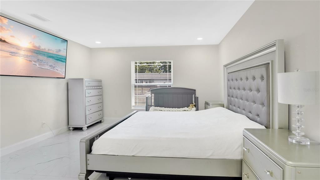 For Sale: $379,000 (3 beds, 2 baths, 1666 Square Feet)