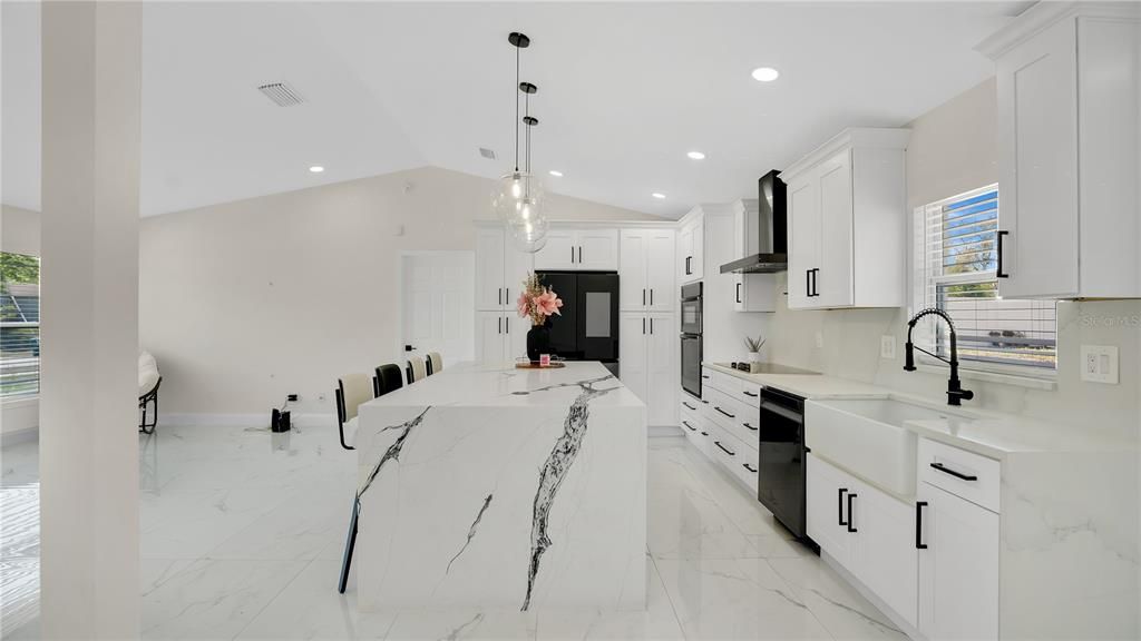 For Sale: $379,000 (3 beds, 2 baths, 1666 Square Feet)