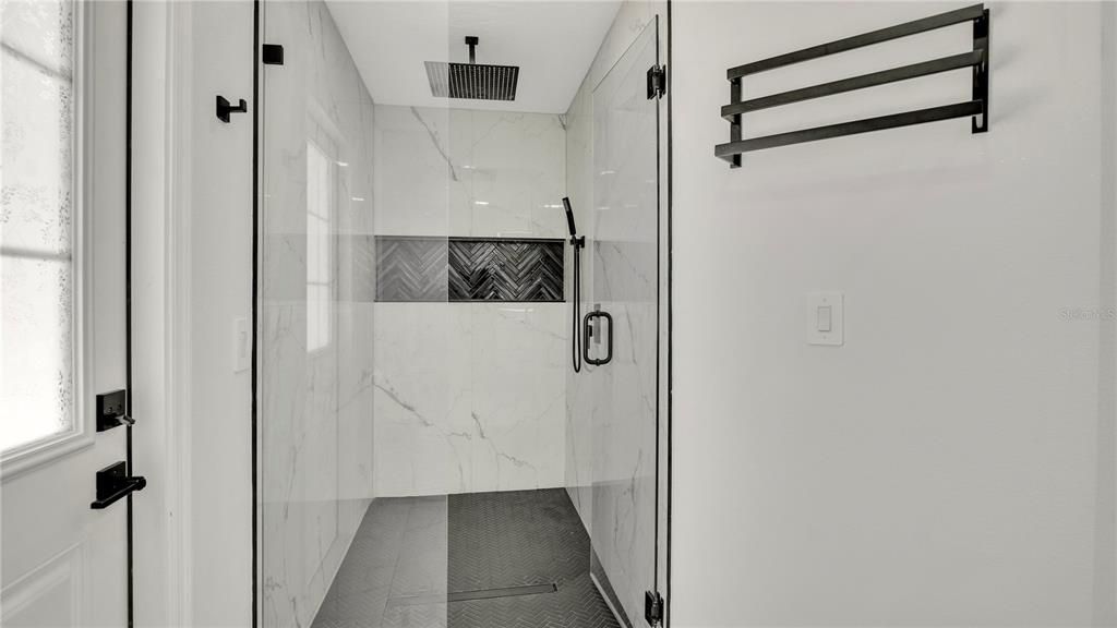 For Sale: $379,000 (3 beds, 2 baths, 1666 Square Feet)