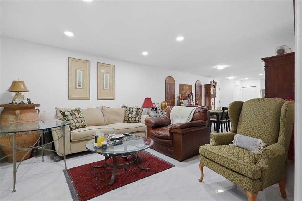 En Venta: $280,000 (2 camas, 2 baños, 1096 Pies cuadrados)