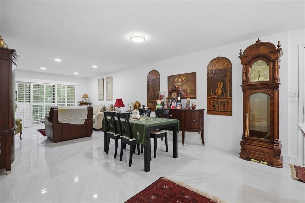 En Venta: $280,000 (2 camas, 2 baños, 1096 Pies cuadrados)