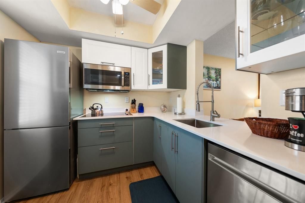 For Sale: $198,500 (2 beds, 2 baths, 950 Square Feet)