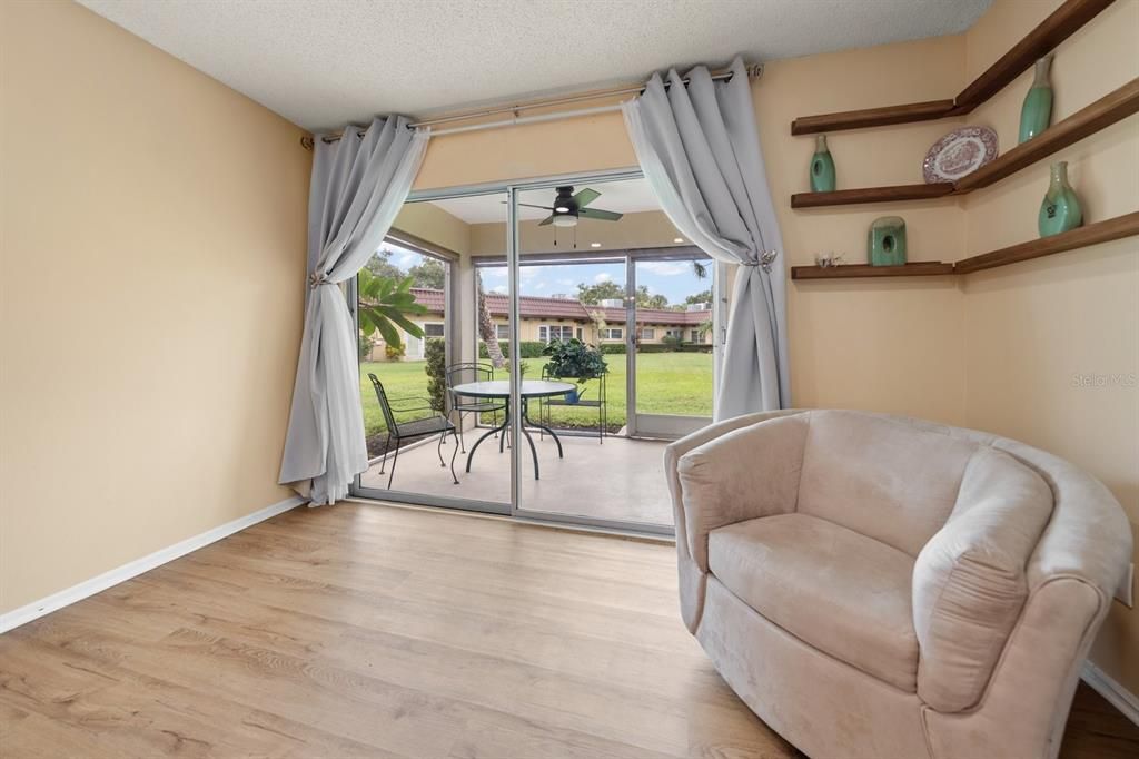 For Sale: $198,500 (2 beds, 2 baths, 950 Square Feet)