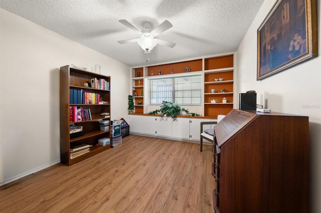 For Sale: $198,500 (2 beds, 2 baths, 950 Square Feet)