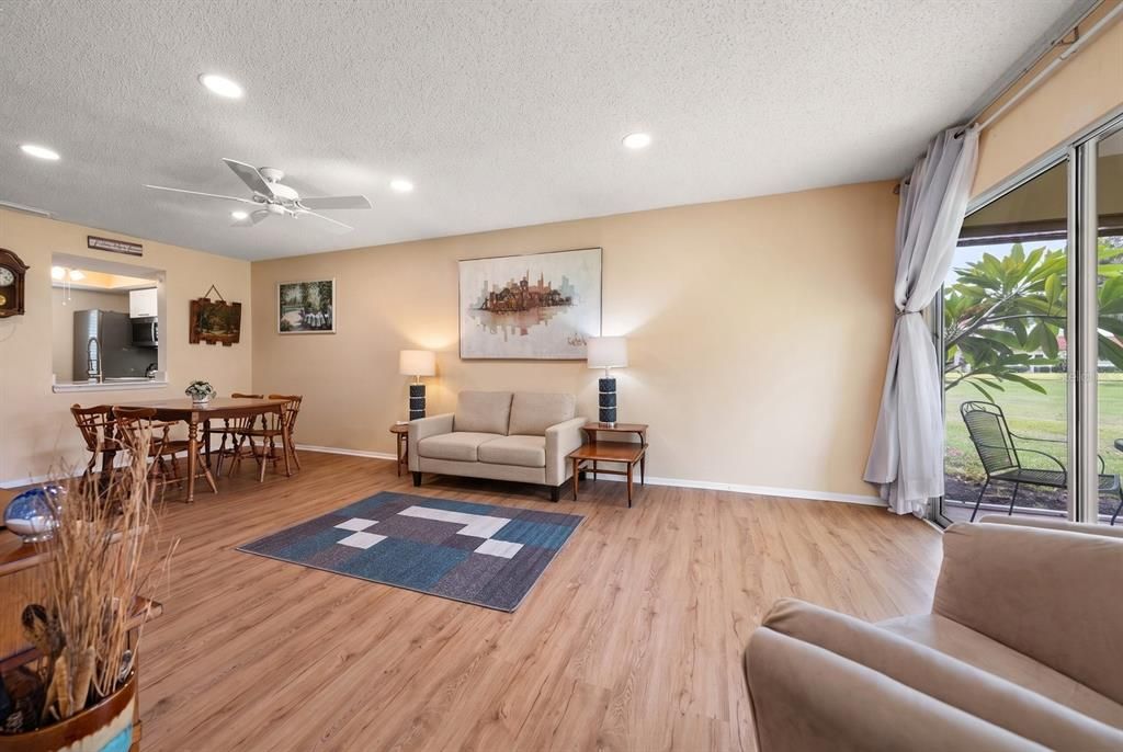 For Sale: $198,500 (2 beds, 2 baths, 950 Square Feet)