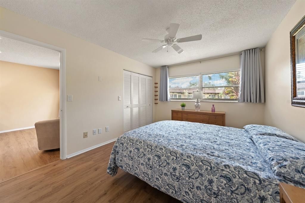 For Sale: $198,500 (2 beds, 2 baths, 950 Square Feet)