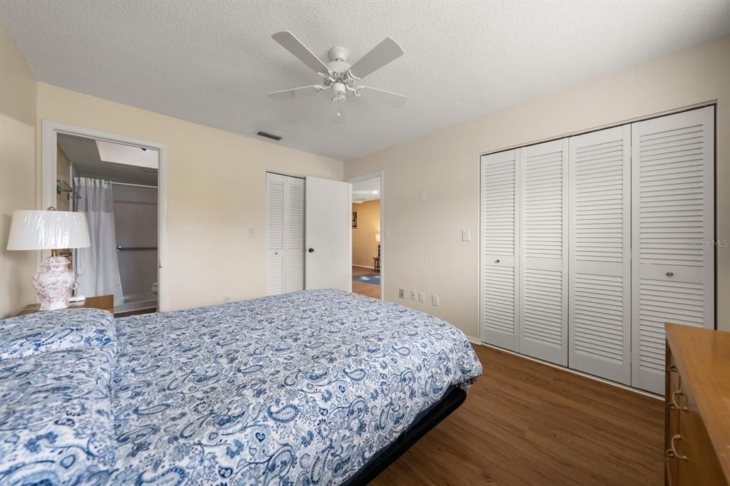 For Sale: $198,500 (2 beds, 2 baths, 950 Square Feet)