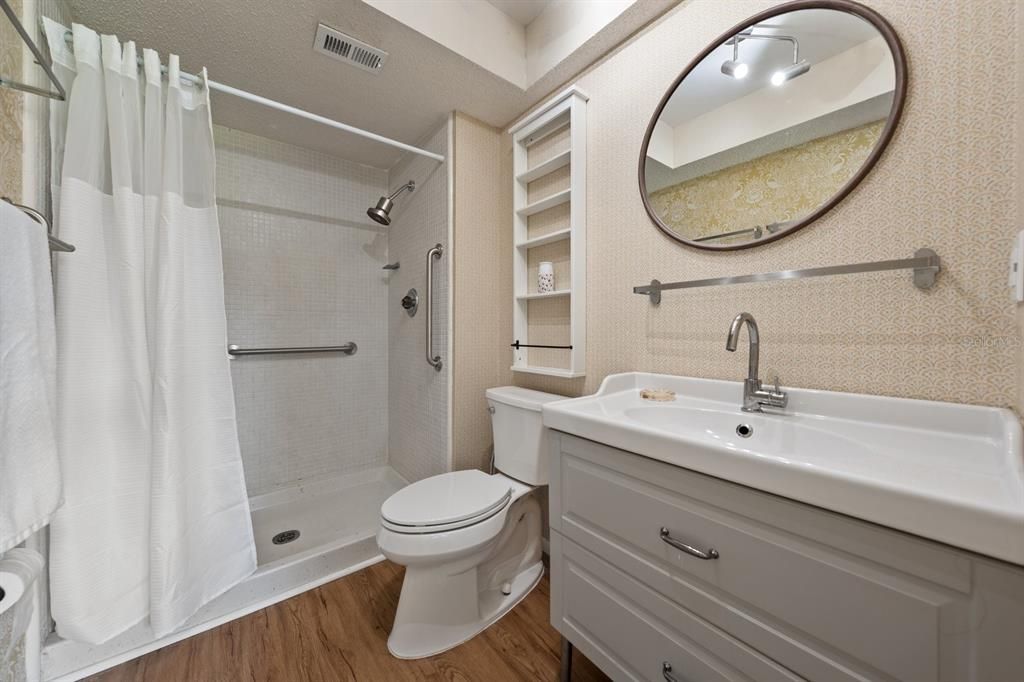 For Sale: $198,500 (2 beds, 2 baths, 950 Square Feet)