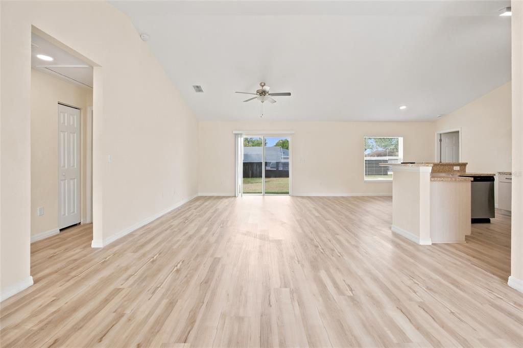 En Venta: $249,900 (3 camas, 2 baños, 1416 Pies cuadrados)