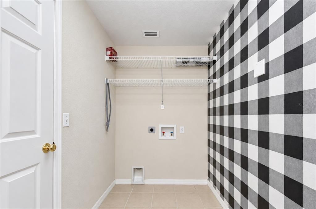 En Venta: $325,000 (3 camas, 2 baños, 2310 Pies cuadrados)