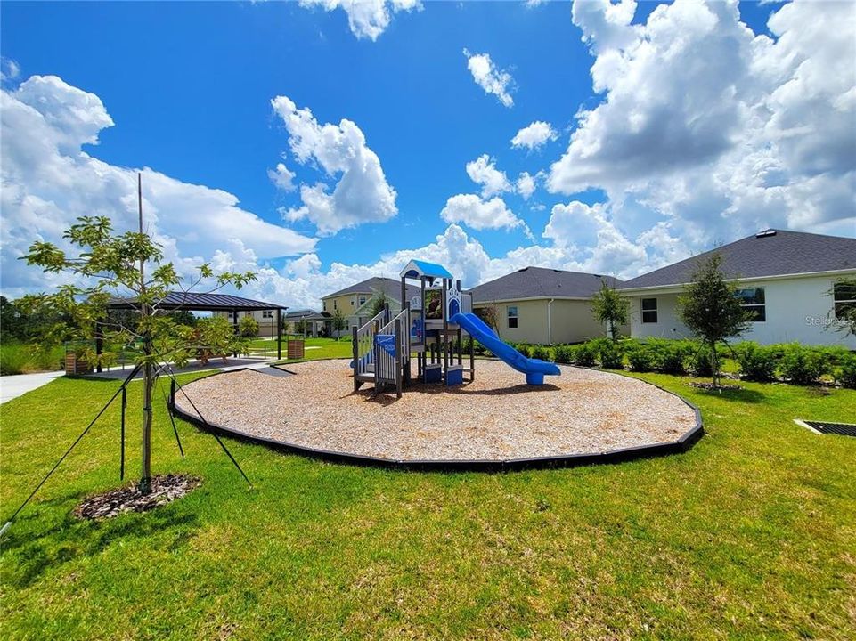 For Rent: $2,450 (4 beds, 3 baths, 1954 Square Feet)