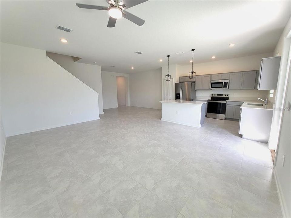 For Rent: $2,450 (4 beds, 3 baths, 1954 Square Feet)