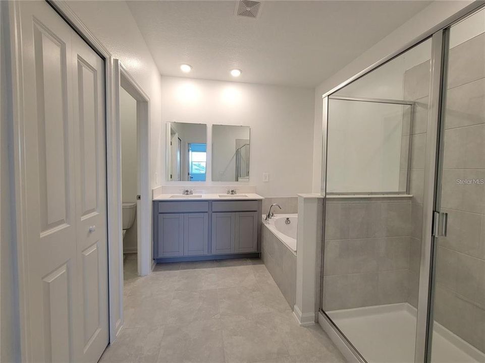 For Rent: $2,450 (4 beds, 3 baths, 1954 Square Feet)
