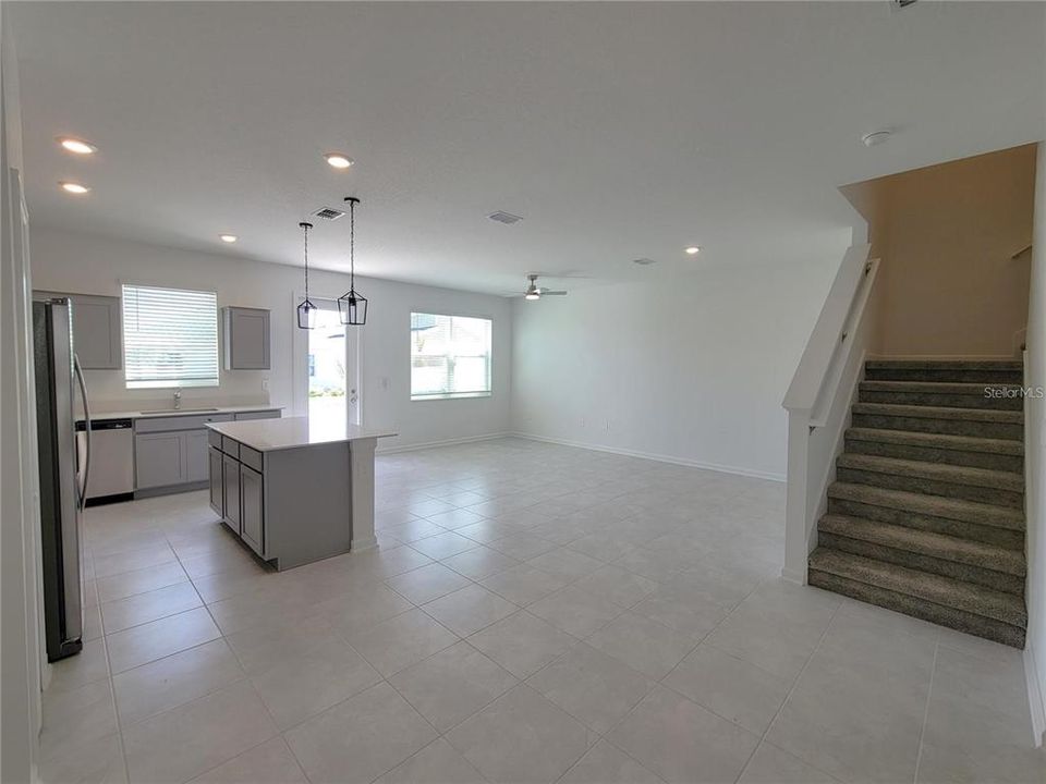 For Rent: $2,450 (4 beds, 3 baths, 1954 Square Feet)