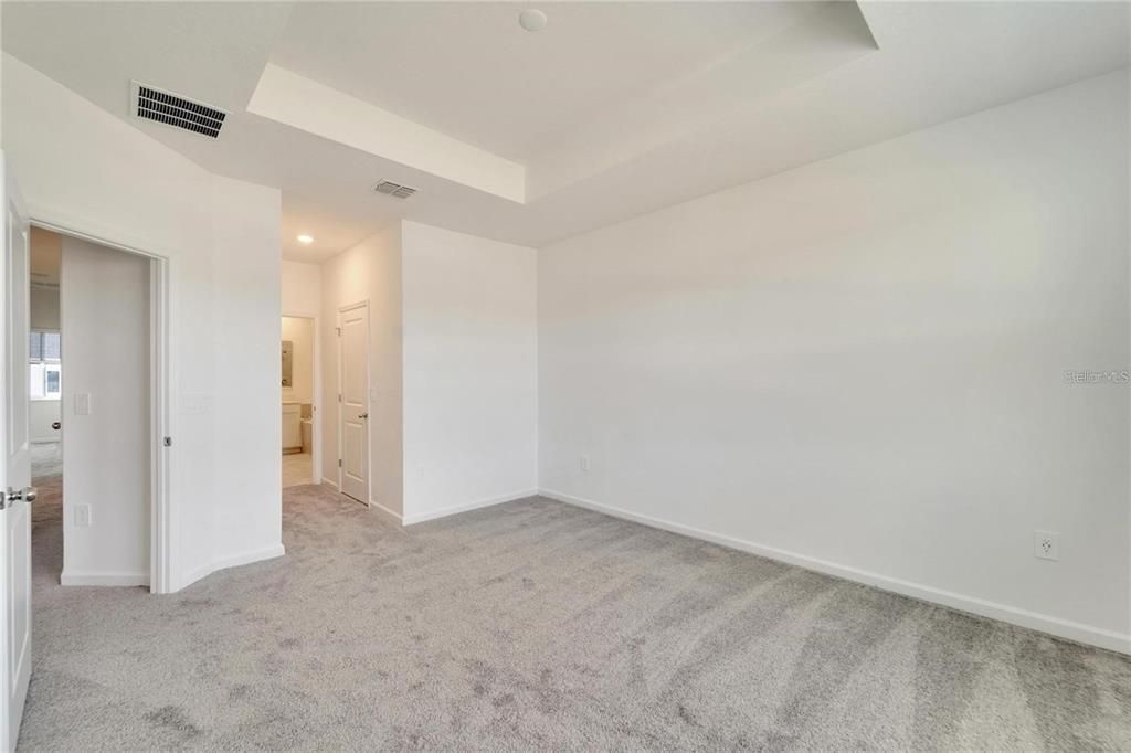 For Rent: $2,450 (4 beds, 3 baths, 1954 Square Feet)