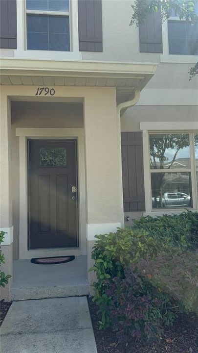 For Rent: $2,400 (3 beds, 2 baths, 1569 Square Feet)
