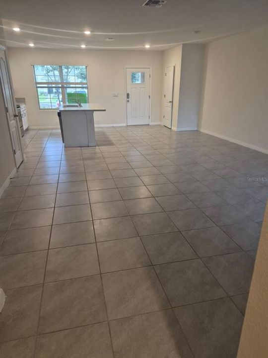 For Rent: $2,400 (3 beds, 2 baths, 1569 Square Feet)