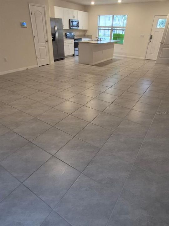 For Rent: $2,400 (3 beds, 2 baths, 1569 Square Feet)
