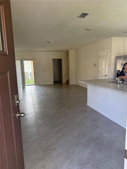 For Rent: $2,400 (3 beds, 2 baths, 1569 Square Feet)