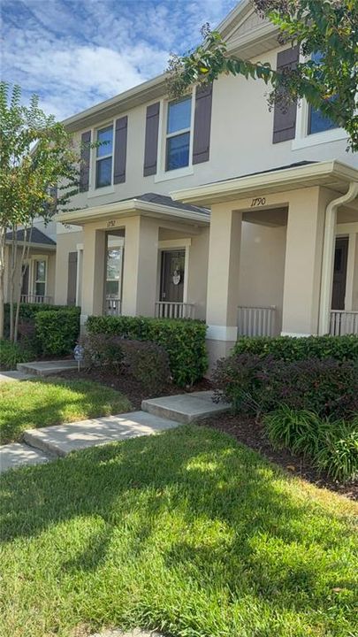 For Rent: $2,400 (3 beds, 2 baths, 1569 Square Feet)