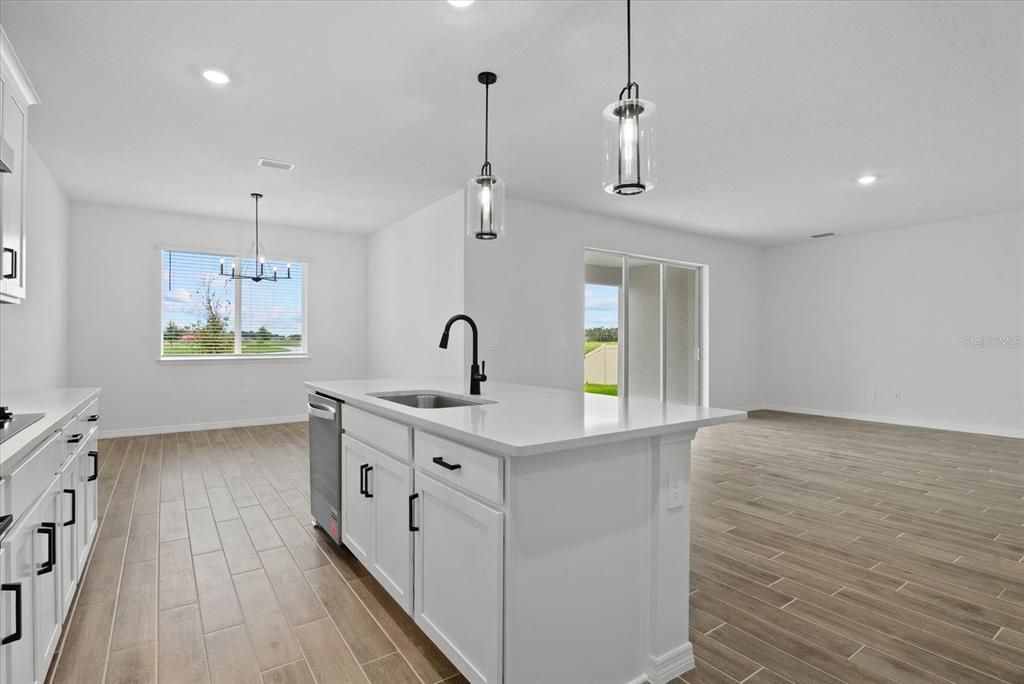 En Venta: $617,080 (5 camas, 4 baños, 3807 Pies cuadrados)
