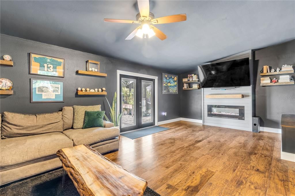 For Sale: $399,000 (4 beds, 3 baths, 2114 Square Feet)