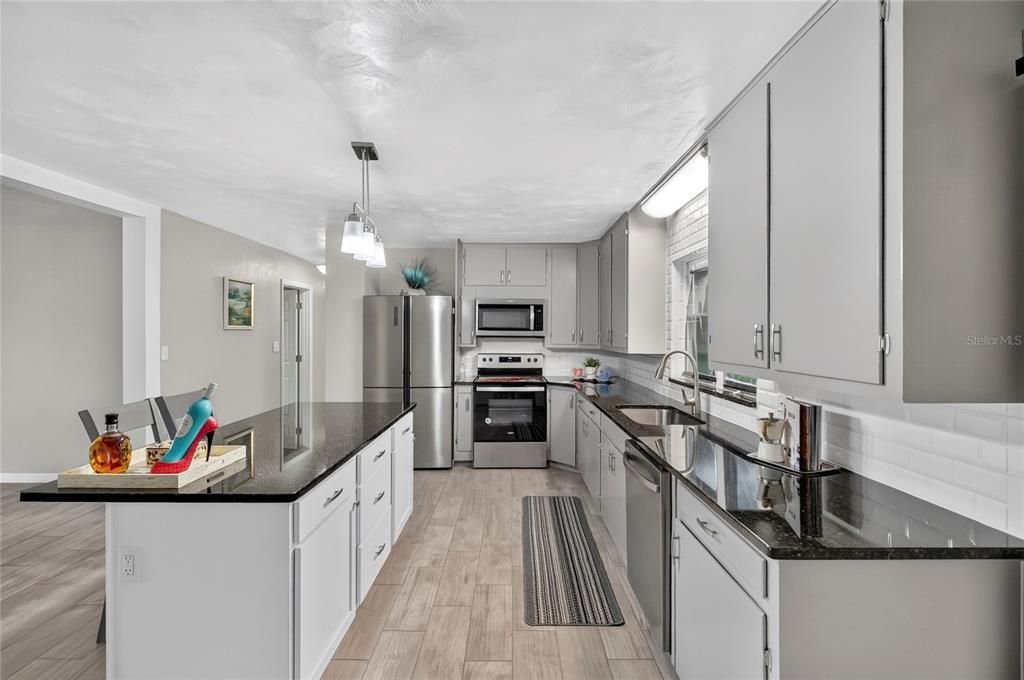 En Venta: $480,000 (4 camas, 3 baños, 1985 Pies cuadrados)