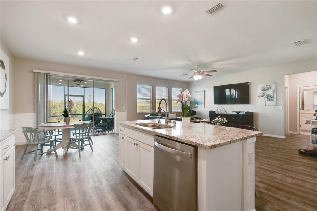 En Venta: $424,000 (4 camas, 3 baños, 2753 Pies cuadrados)