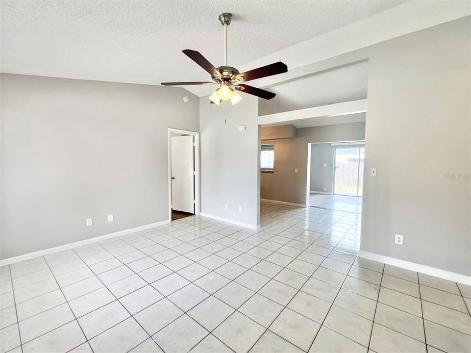 En Venta: $310,000 (3 camas, 2 baños, 1396 Pies cuadrados)