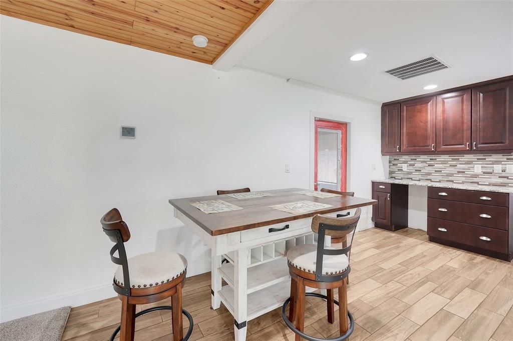 En Venta: $335,000 (2 camas, 2 baños, 1487 Pies cuadrados)