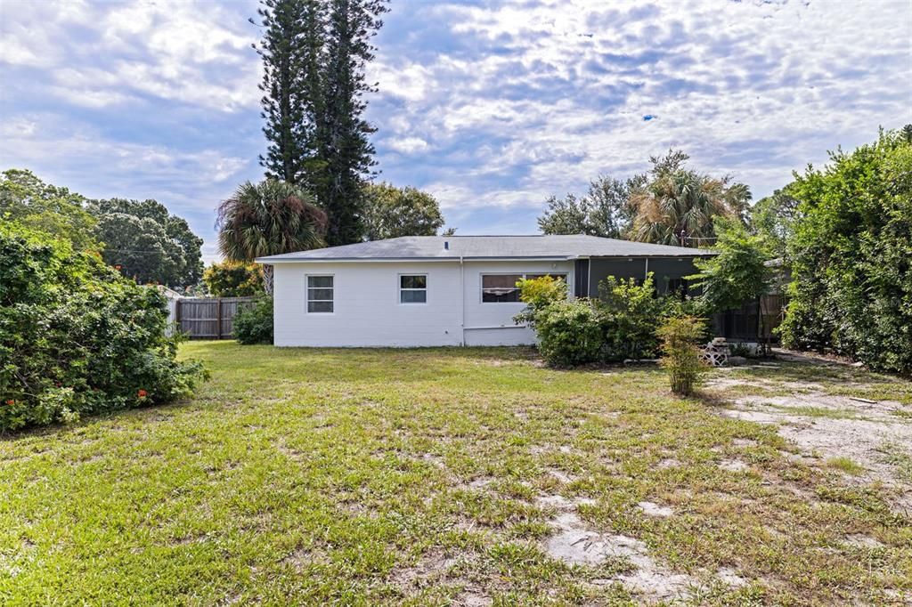 En Venta: $325,000 (2 camas, 1 baños, 911 Pies cuadrados)